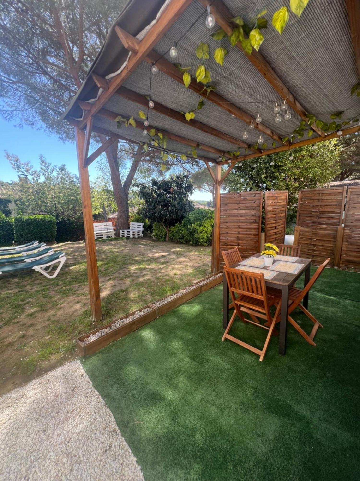 Apartamento Loft, Jardin Y Piscina Privada Romanyá de la Selva Kültér fotó